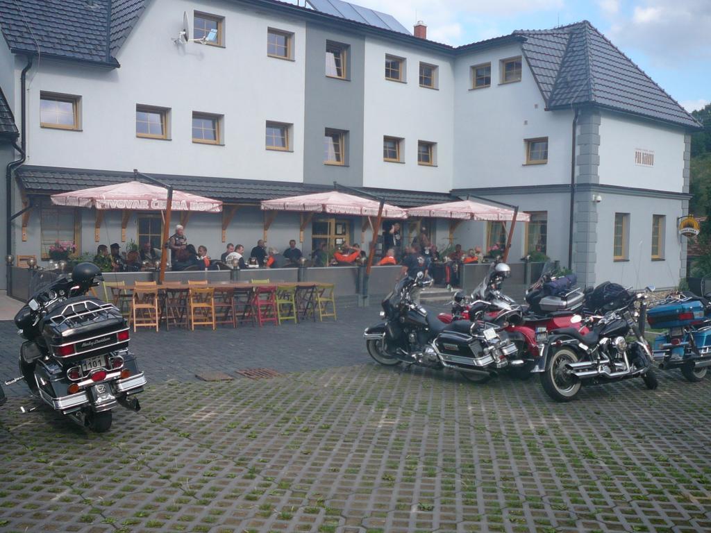 Penzion Pod Hurkou Hradecna Exterior foto